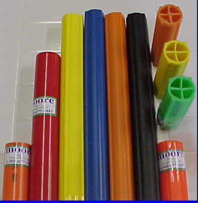 SnowPoles.JPG (29125 bytes)